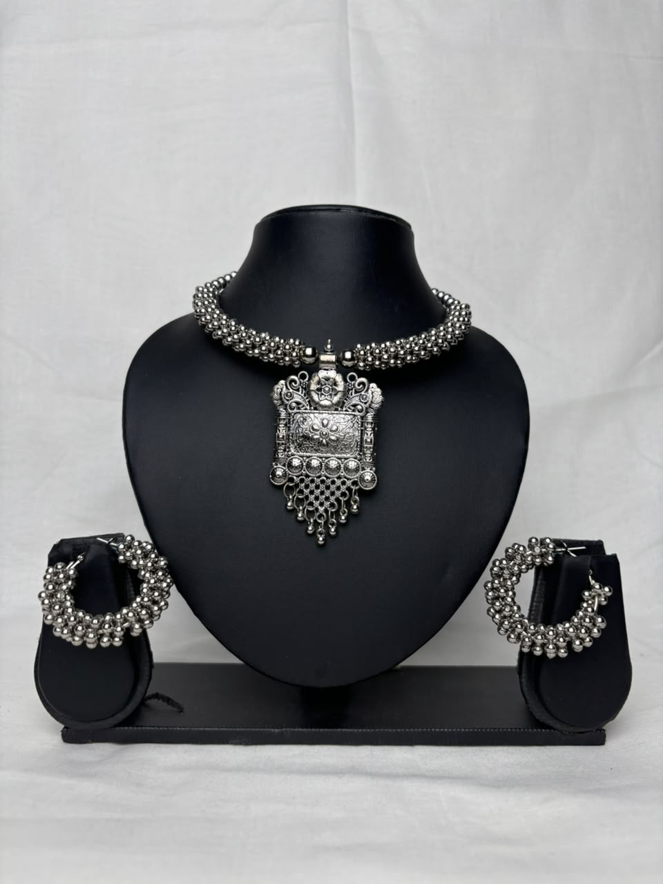 Adjustable Hansli necklace